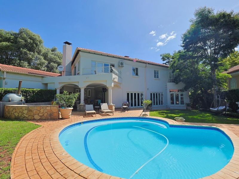 STYLISH ENTERNAINER'S DREAM IN THE PRESTIGIOUS BOARDWALK MANOR ESTATE - Photo 2