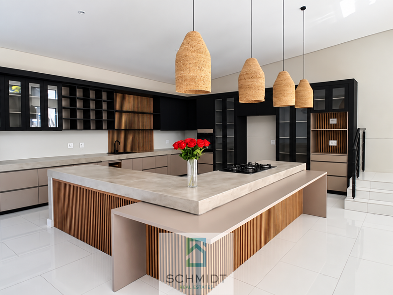 Exceptional Luxury Living in Suiderhof | Home with 2 Flatlets For Sale - Photo 5