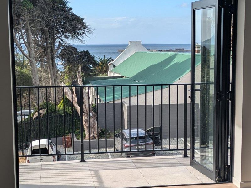 Secure 2 Bedroom Apartment – Simons Town - Photo 3