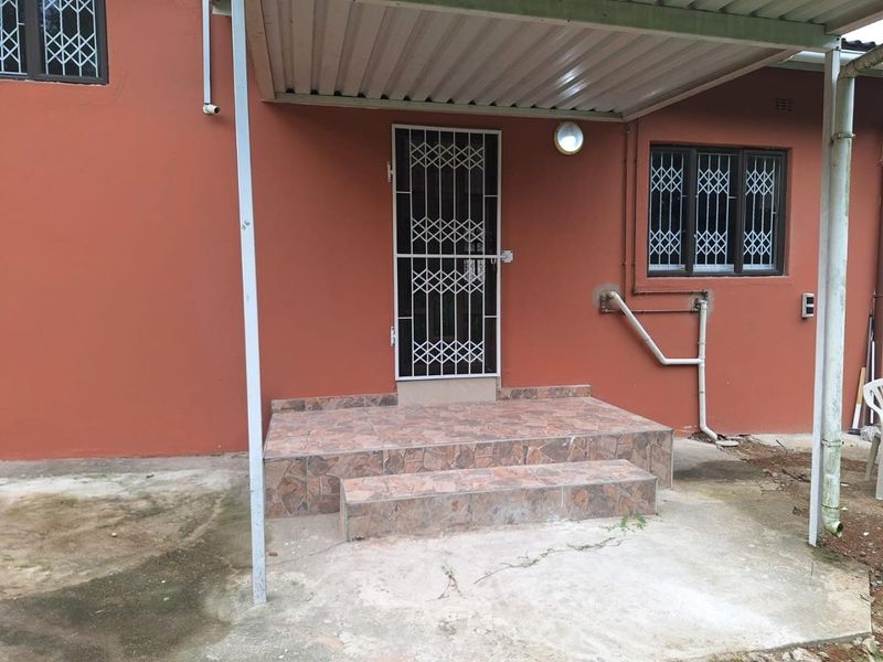 Modern, neat, and newly renovated one-bedroom granny flat - Photo 1