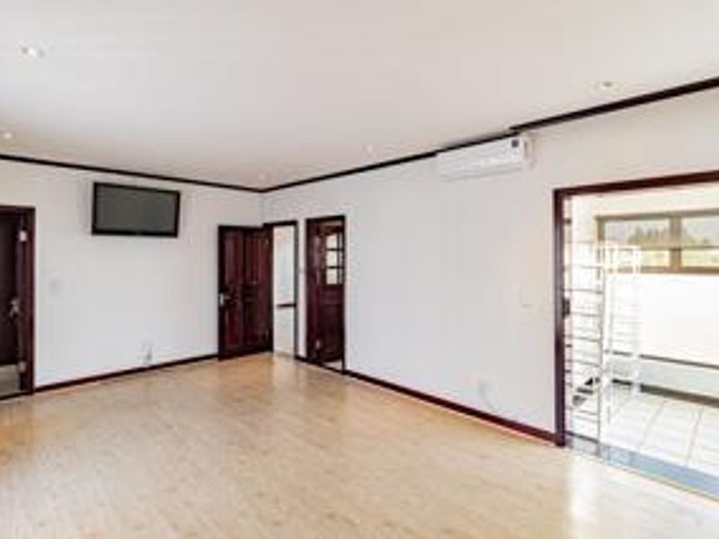 3 Bedroom House for Sale in Carlswald - Photo 10