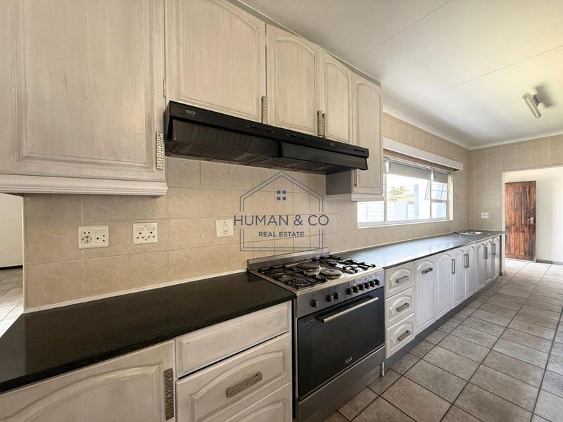 Large Residential Property in Central Town - Photo 8