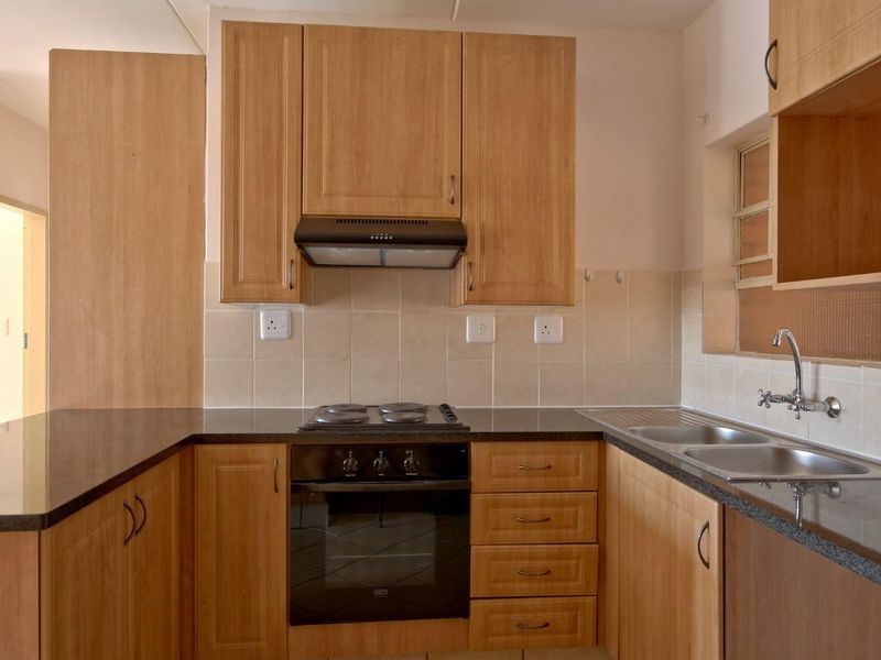 Loadshedding-Free Area - Available Immediately! - Photo 6