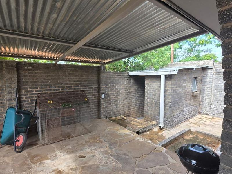 Large 3-bedroom house for sale in Tsumeb - Photo 9