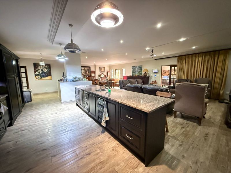 Massive 692m2 Property | 8 Bedrooms | Flatlet | Ideal Guesthouse or Multi-Family Investment - Photo 9