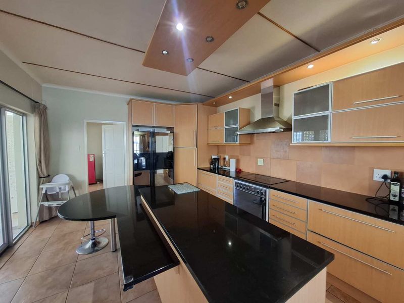 Family home on large erf - SOLE MANDATE - Photo 2