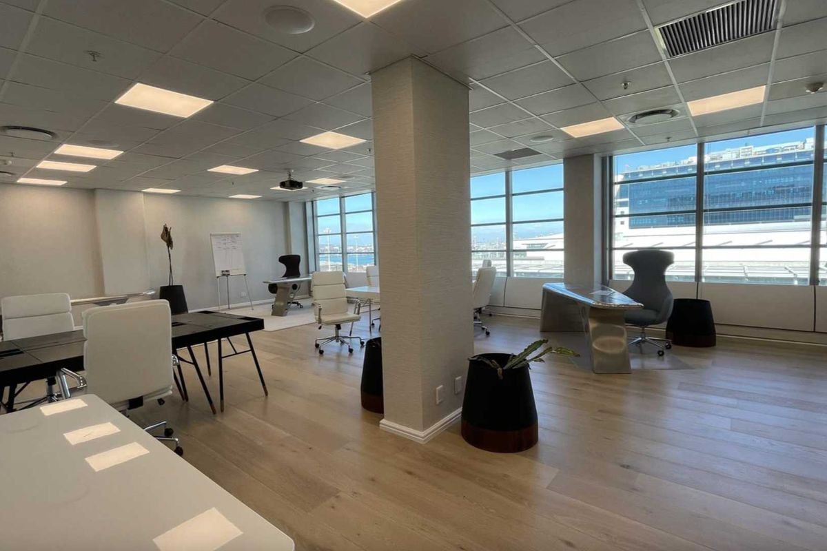 AAA-Grade 339m2 office on 8th floor of convention towers - Photo 5