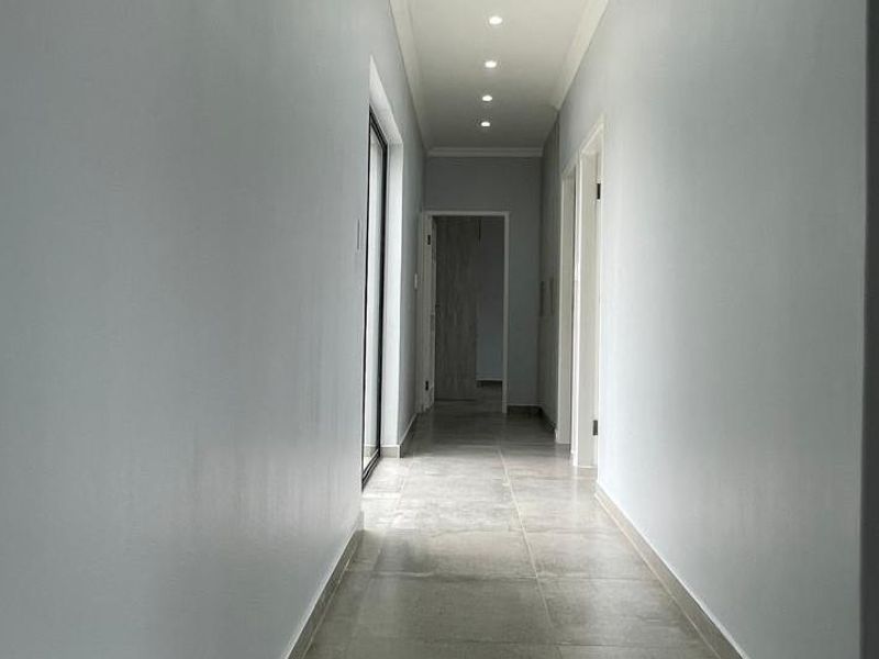 400 metres from the Ocean - 3 Bedrooms, 2 Garages, 2 Bathrooms - Photo 8