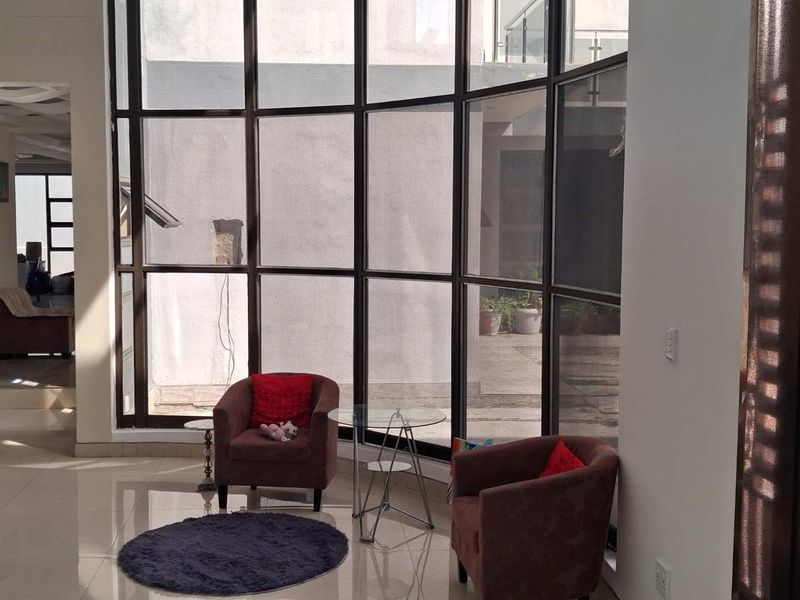 Elegant Double Storey House in Auasblick - Photo 5