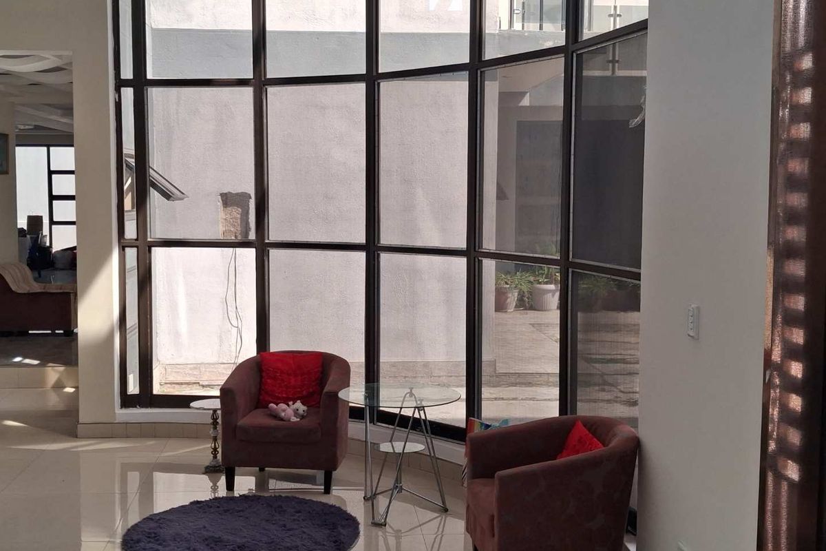 Elegant Double Storey House in Auasblick - Photo 5