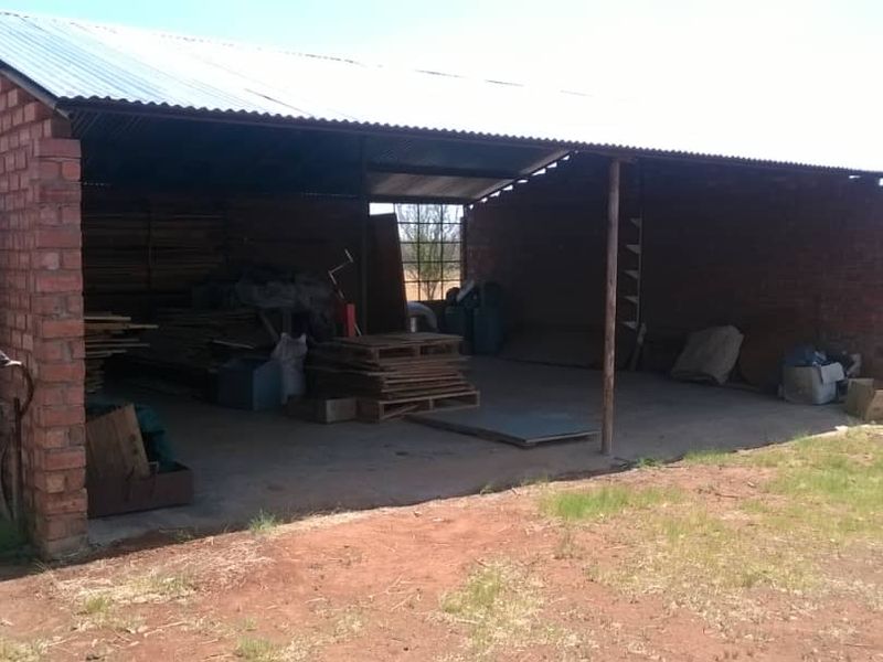 Small Holding with House and Bungalows for Sale, Otavi Region - Photo 5