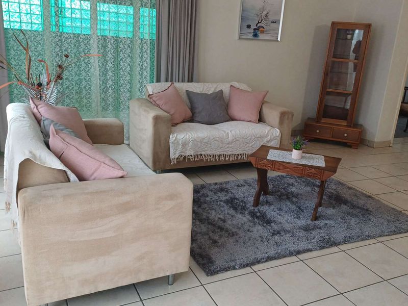 House huge potential - Photo 2