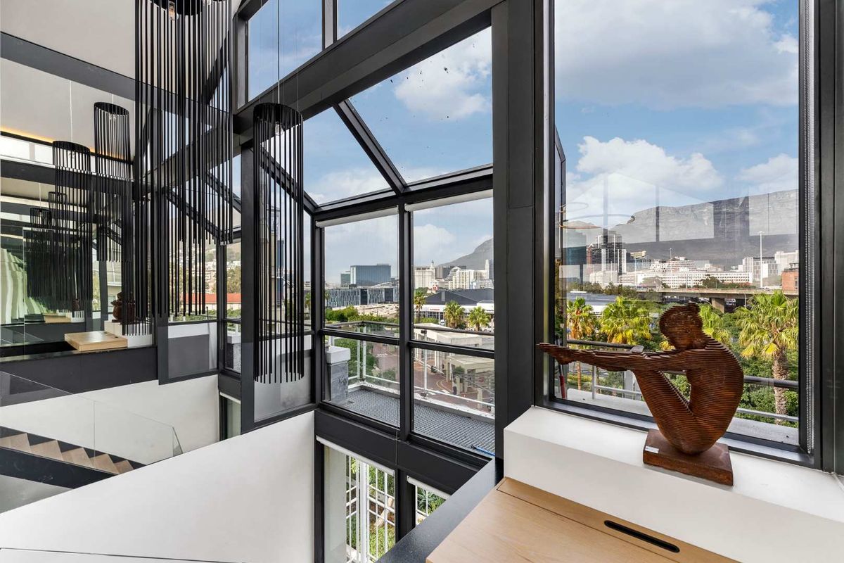 Unparalleled Luxury - Photo 2