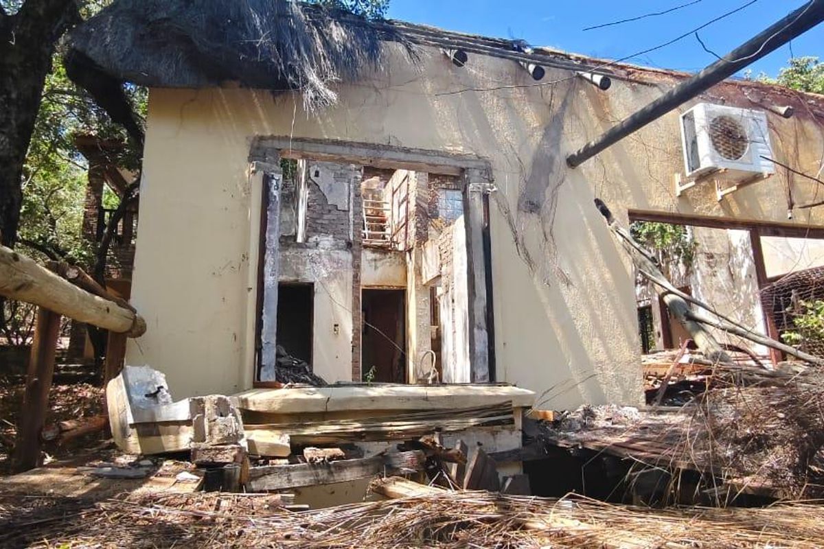 "DIY Enthusiasts: Rebuild in a Serene Greenbelt Setting!" - Photo 3