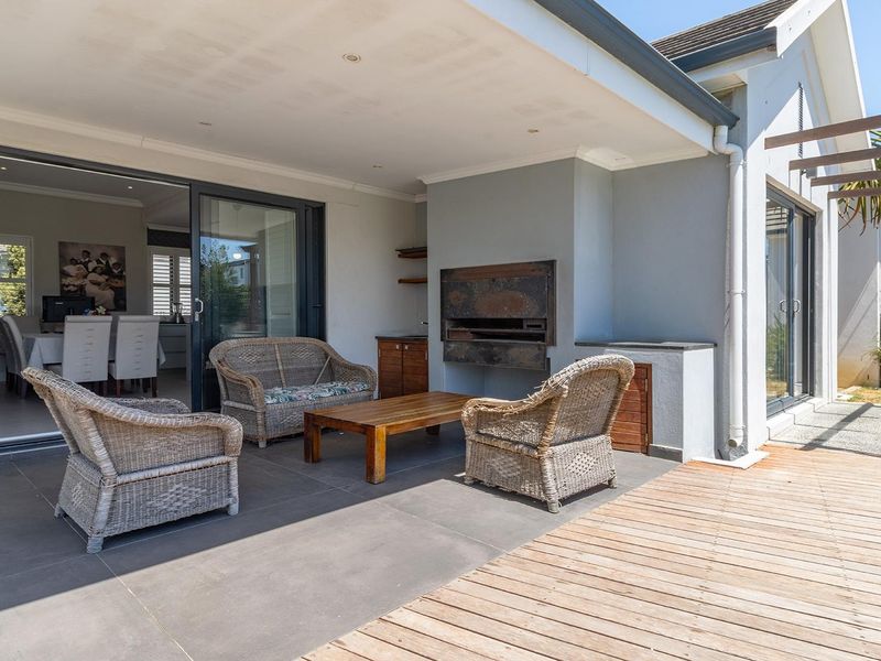 BEAUTIFUL Family home situated in Sitari Country Estate For Sale - Photo 10