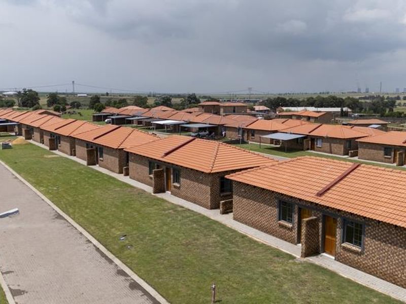 24 FULL TITLE MODERN 2-BEDROOM SIMPLEX UNITS AVAILABLE - Photo 7