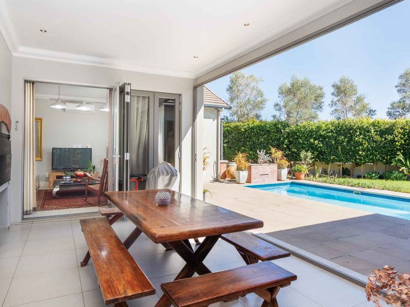 Stylish Single-Level Living on a Spacious Corner Stand in Val de Vie Estate - Photo 9