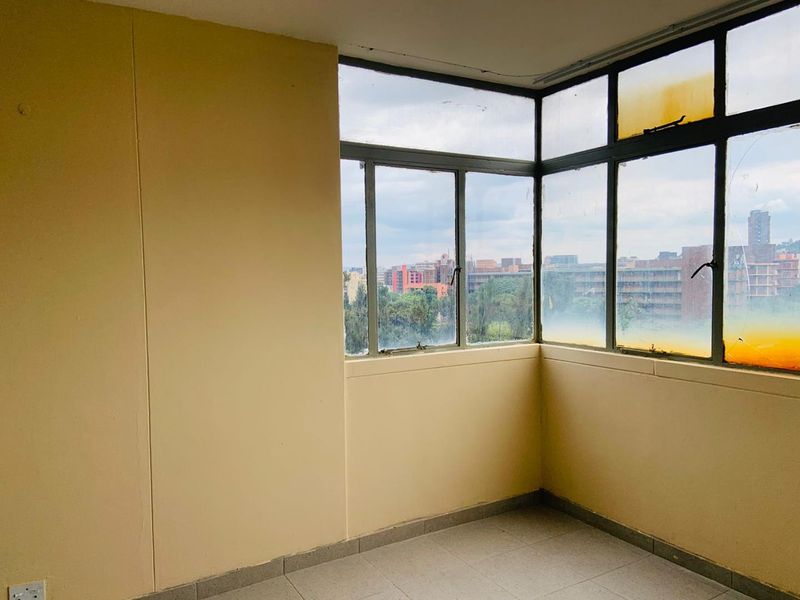 Spacious 2 Bedroom Apartment in Prime Location - Photo 5