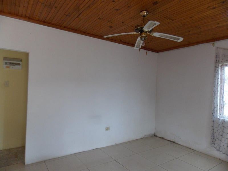 Comfortable Family Living in Shallcross Chatsworth - Photo 7