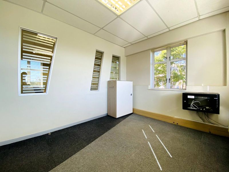 Professional Office Space in Fourways, Waterford Office Park – Semi-Furnished! - Photo 7