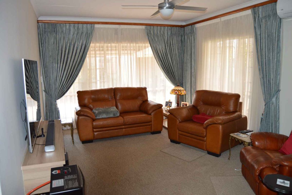 Modern Three Bedroom Family Home For Sale in Brackendowns - Photo 5