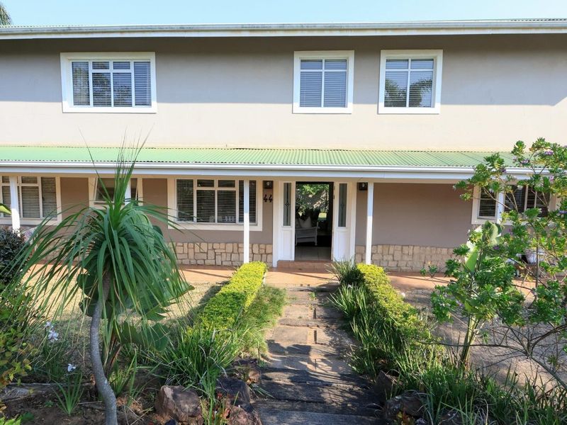 Charming Family Home in a Thriving Village Community - Photo 1