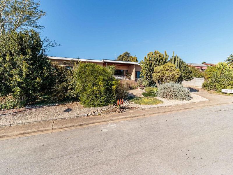 Stunning 3 bed 2 bath home for sale - Photo 3