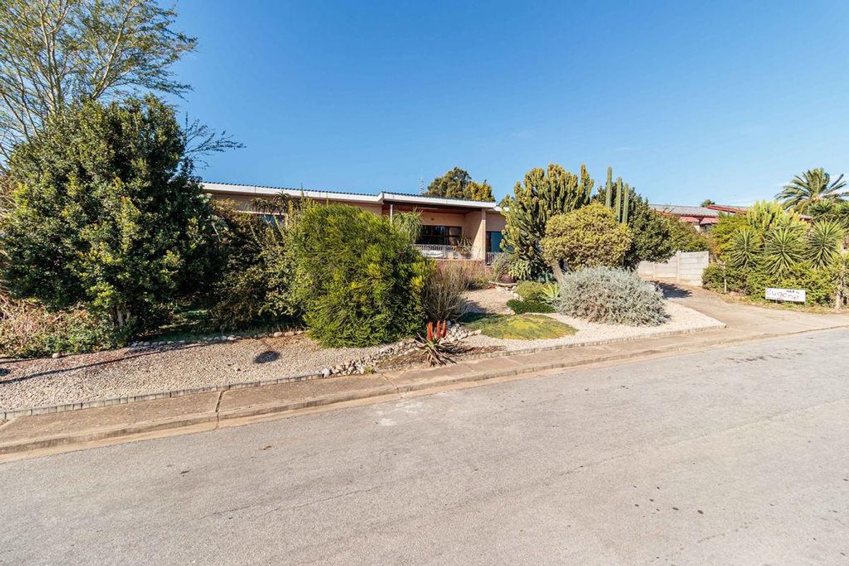 Stunning 3 bed 2 bath home for sale - Photo 3