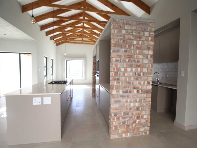 Brand new townhouse to let in complex - Photo 3