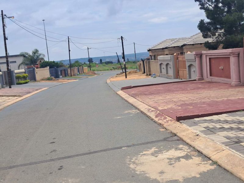 Beautiful 2 bedroom home - Photo 4