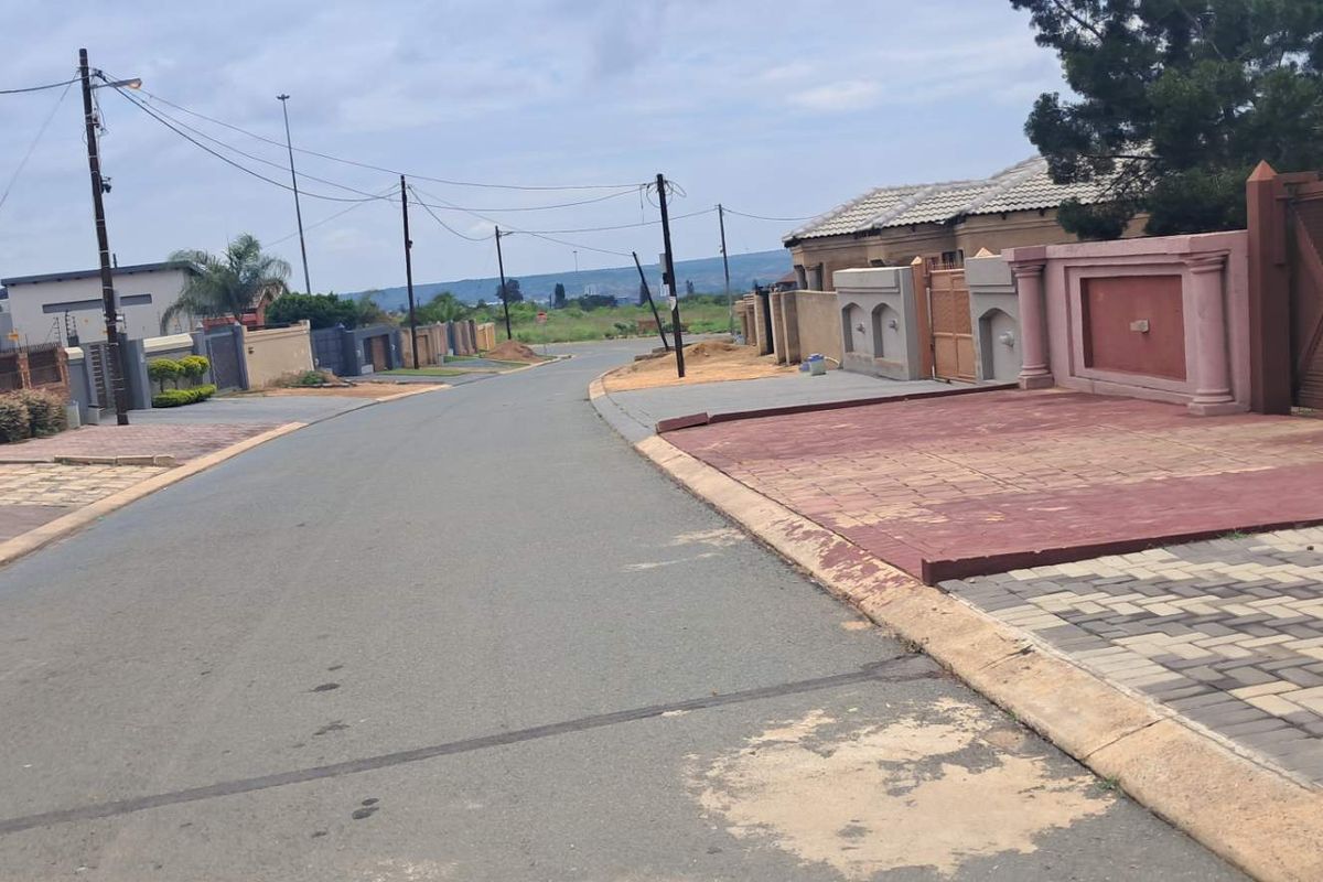 Beautiful 2 bedroom home - Photo 4