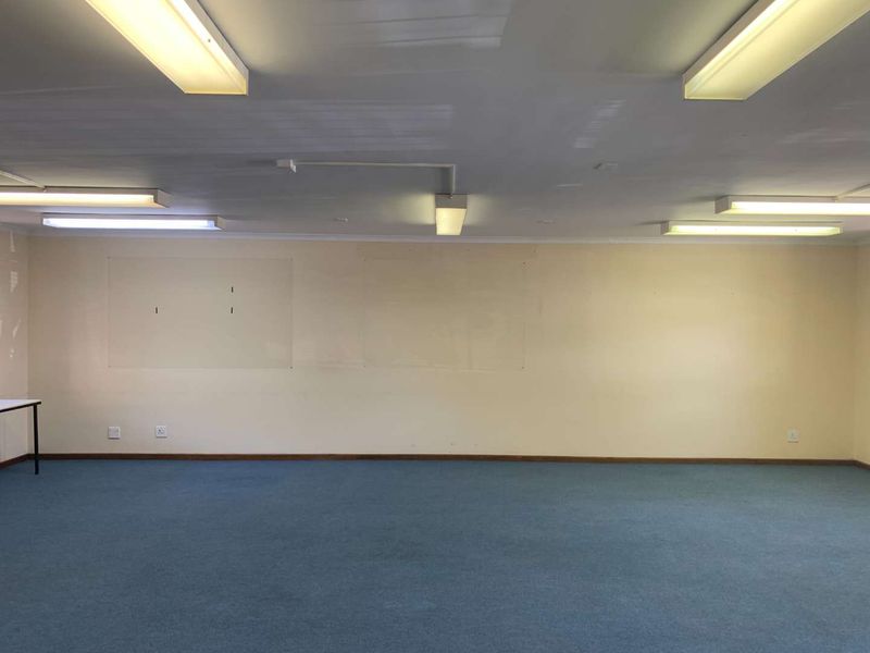 Prime Ground Floor Office Space Next to Howard Centre - Photo 5