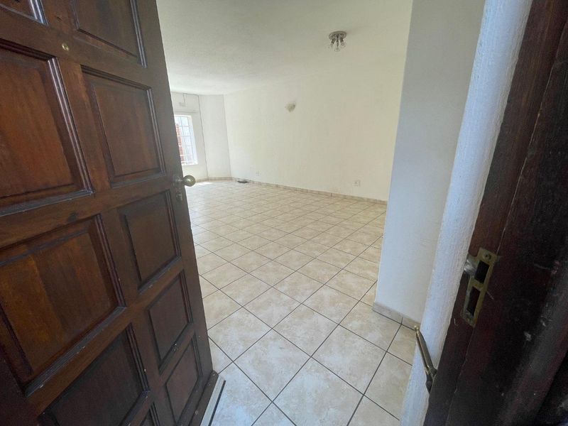 UNFURNISHED TWO BEDROOMS - Photo 3