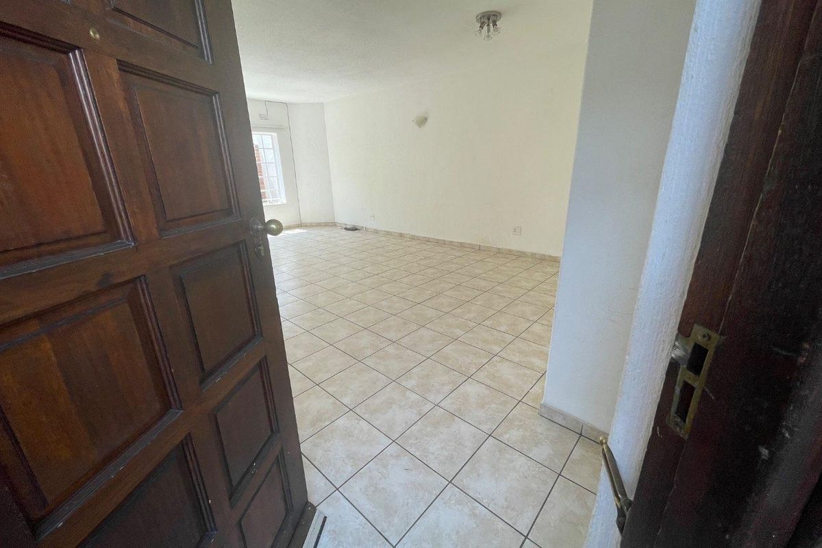 UNFURNISHED TWO BEDROOMS - Photo 3