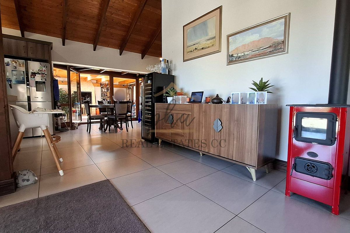 Family Home for Sale – Stylish & Move-In Ready - Photo 5