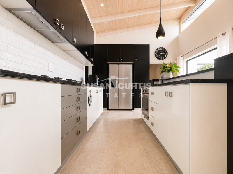 " A HOUSE DEFINED BY ELEGANCE AND INTENTION" - Photo 10