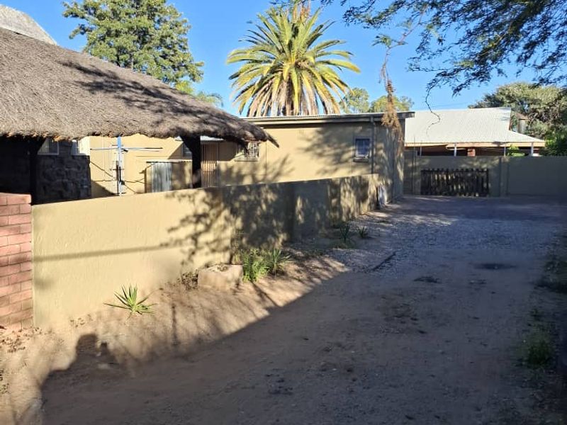 Ample Parking & Prime Location—Perfect for Your Business - Photo 2