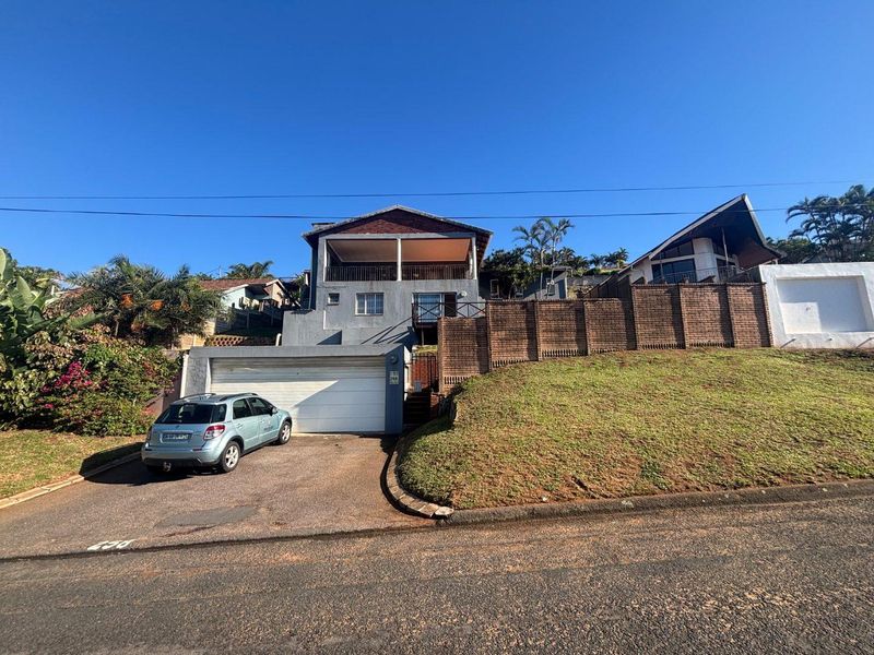 3 BEDROOM FAMILY HOME | OCEAN VIEWS – BLUFF - Photo 2