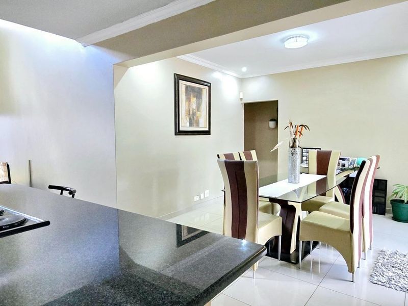 Beautiful 4 Bedroom Home in Sought-after Estate - Photo 9