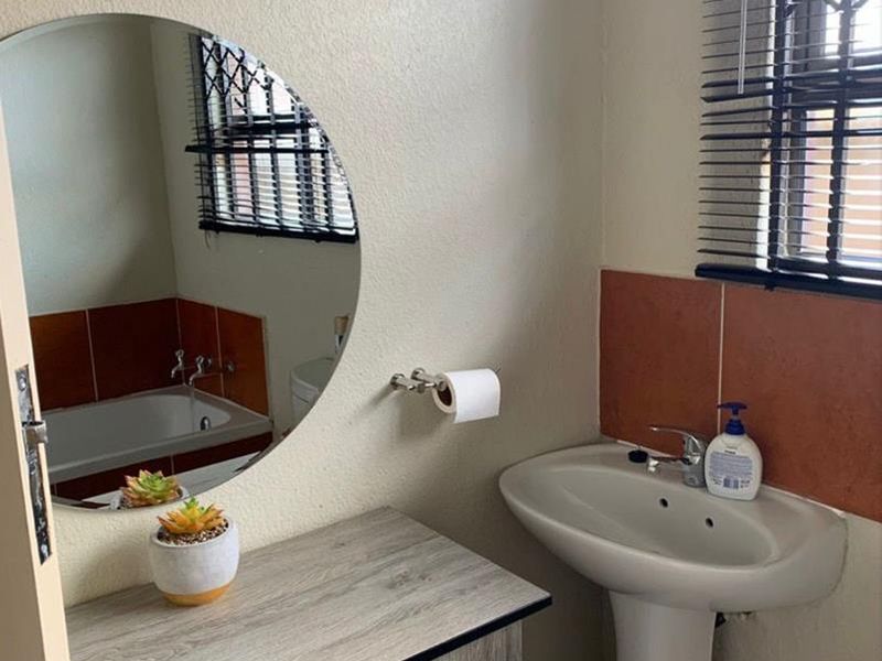 Family Home House in Nkgo crescent Soshanguve East - Photo 8
