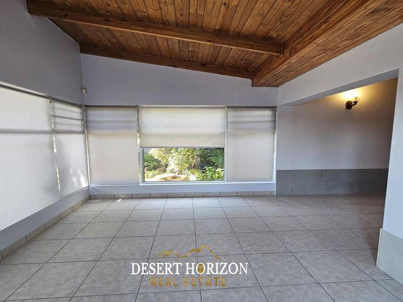 Henties , Central | 6 Bedroom House For Sale - Photo 10