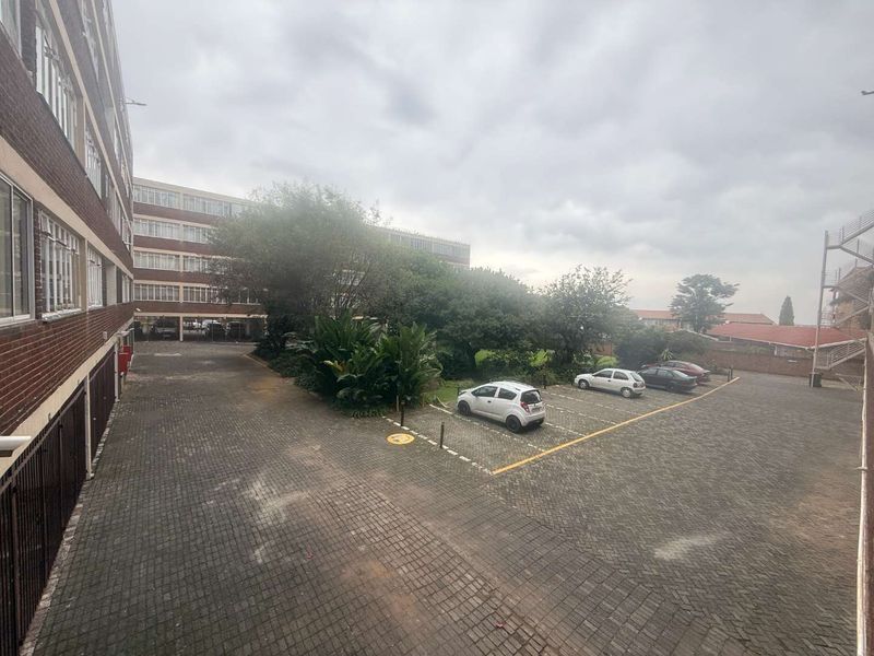 Spacious & Secure 2-Bedroom Apartment in the Heart of Horison View - Photo 5