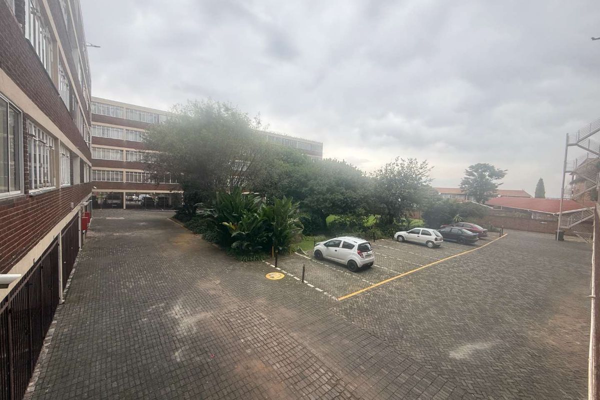 Spacious & Secure 2-Bedroom Apartment in the Heart of Horison View - Photo 5