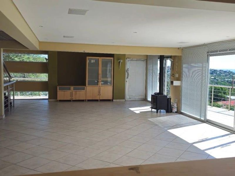 Architecturally designed Jet Setter Home. - Photo 9