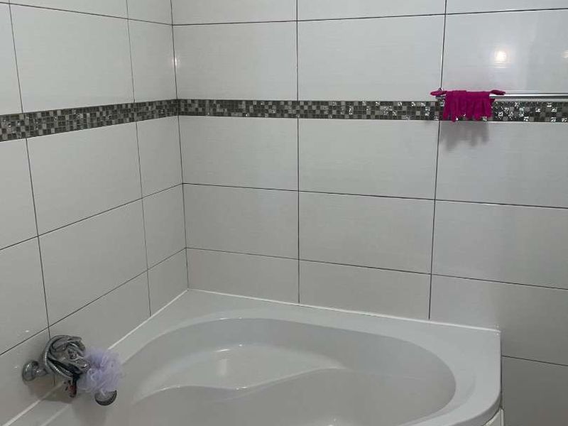 Don’t miss out on this one, search no further!!!! Super Spacious Townhouse Selling below Valuation - Photo 9