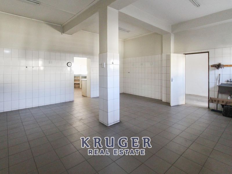 Business property available in the heart of Outjo - Photo 5