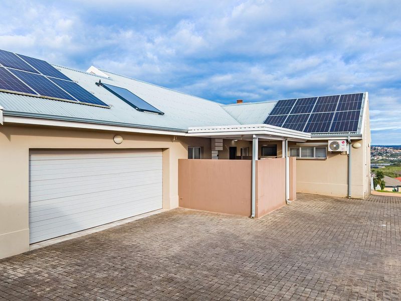 All on one level family home with views of the ocean. - Photo 2