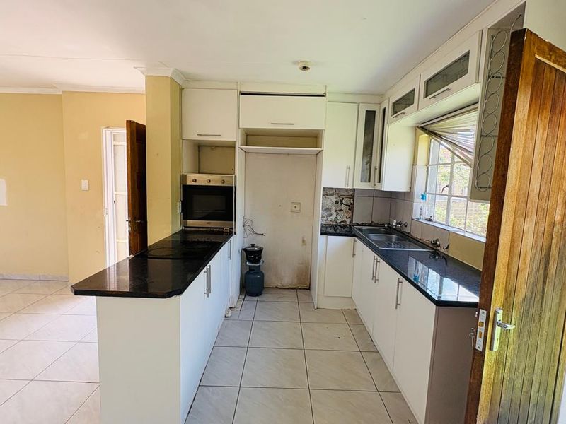 Grab this lovely property - Photo 4