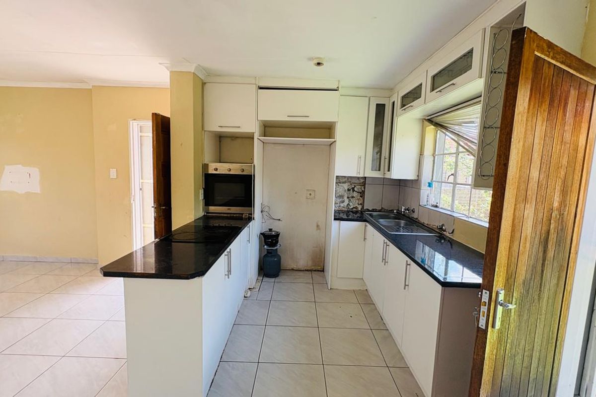 Grab this lovely property - Photo 4