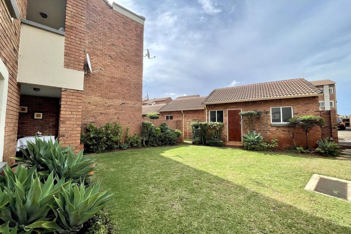 Modern Ground Floor Corner Unit with Private Garden. Newly renovated! - Photo 3